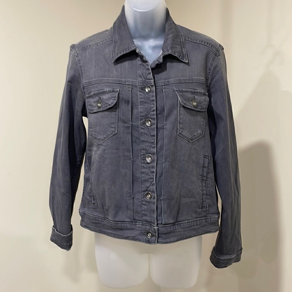 NWOT Lee Platinum Label Gray Jean Jacket.  Size M medium 8/10 98% cotton